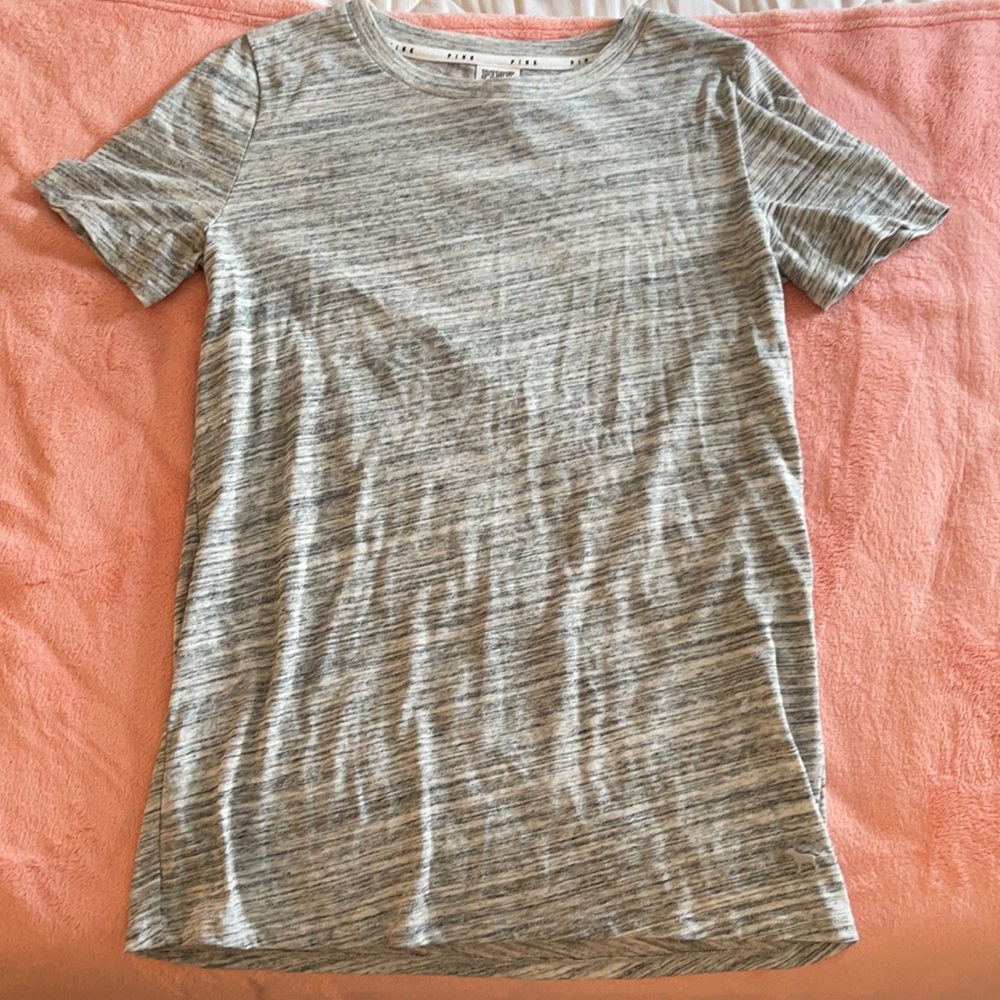 gray heathered tshirt